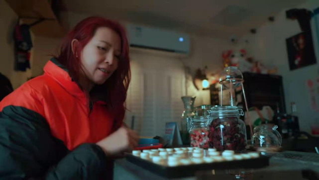 張晉新年首曬全家福，三個兒女同框送祝福，豪宅內景罕見曝光