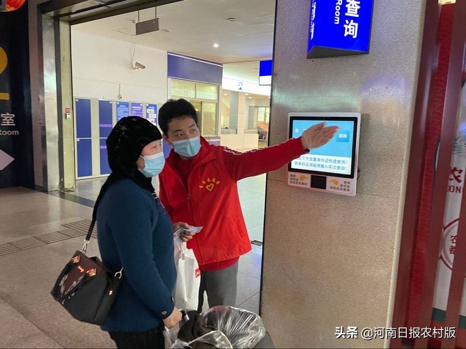 情暖旅途，铁路青年雷锋日开展实践活动