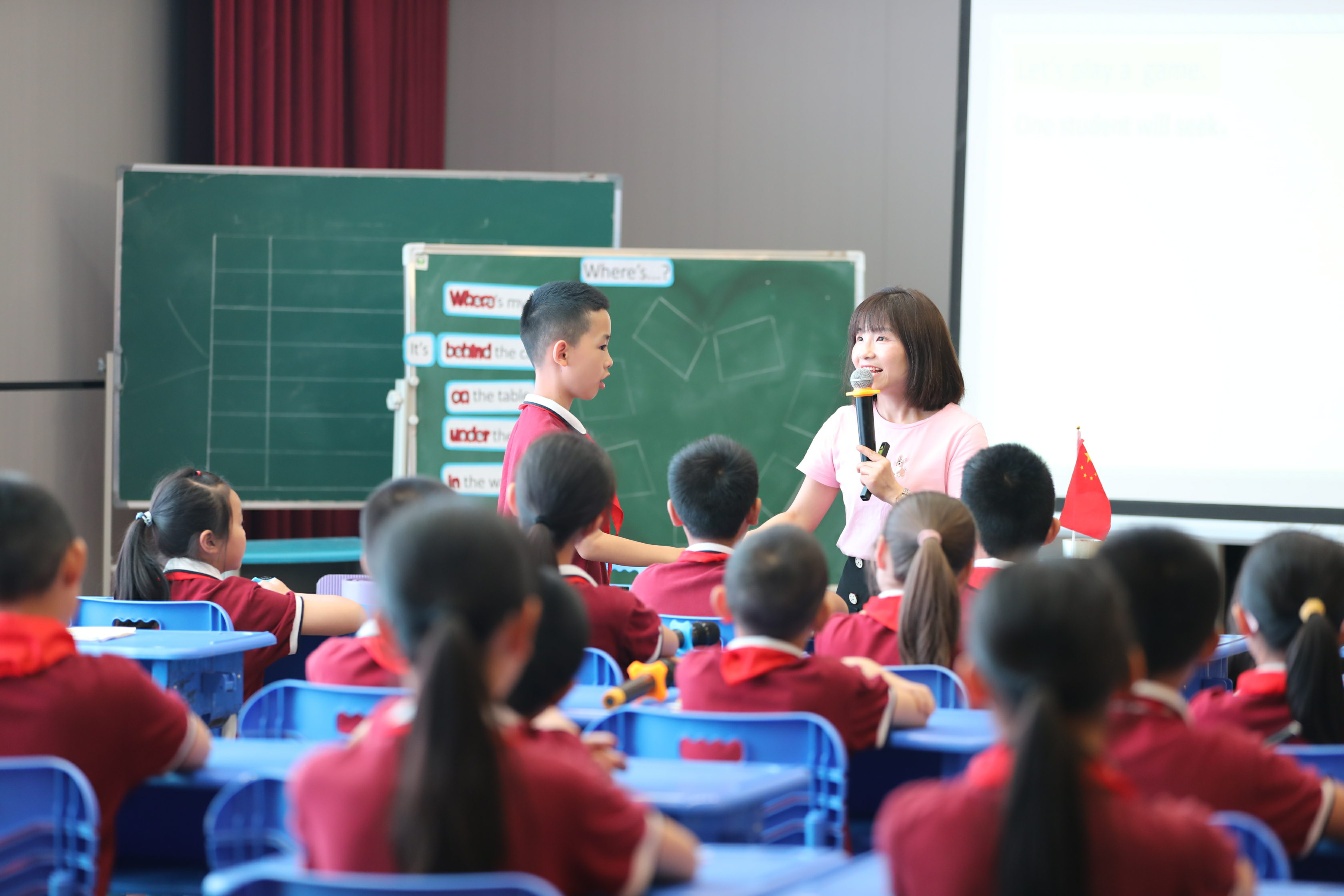 课堂展风采 学习促成长——记棠湖小学英语教师赵珺研讨活动献课