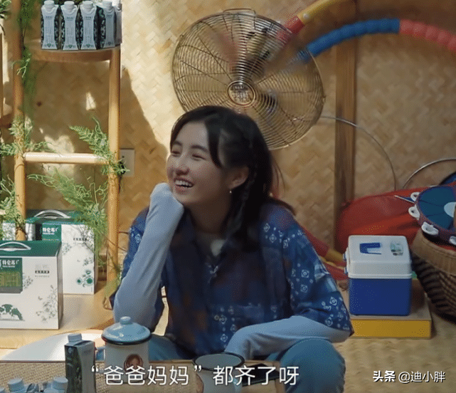 张子枫“妈妈”去蘑菇屋做客，随身带的物品，一般人没勇气尝试
