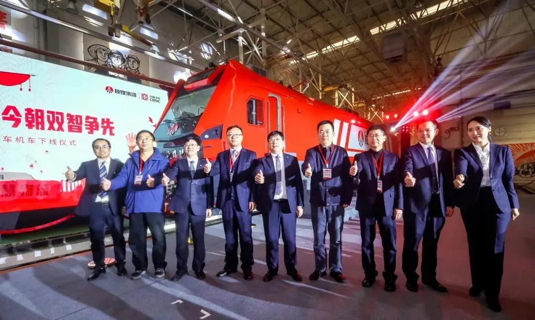 我国首款大功率双源制电力调车机车下线