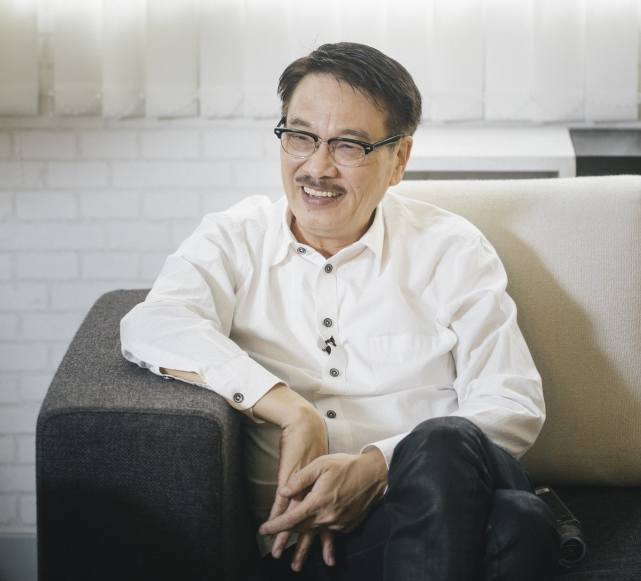 周润发悼念吴孟达，两人曾因钱关系决裂，周润发还骂吴孟达是烂泥