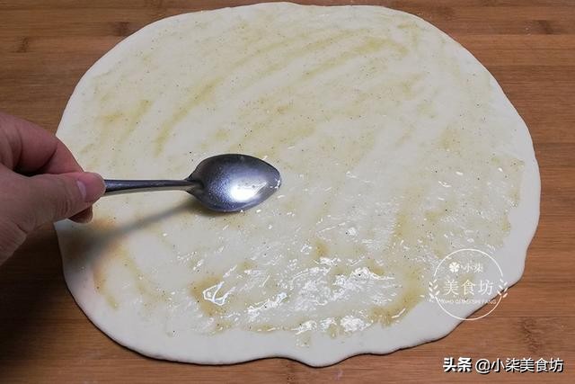 图片[9]-发面饼好吃诀窍 掌握2个关键点 外酥里软层次多 咬一口满嘴香-起舞食谱网