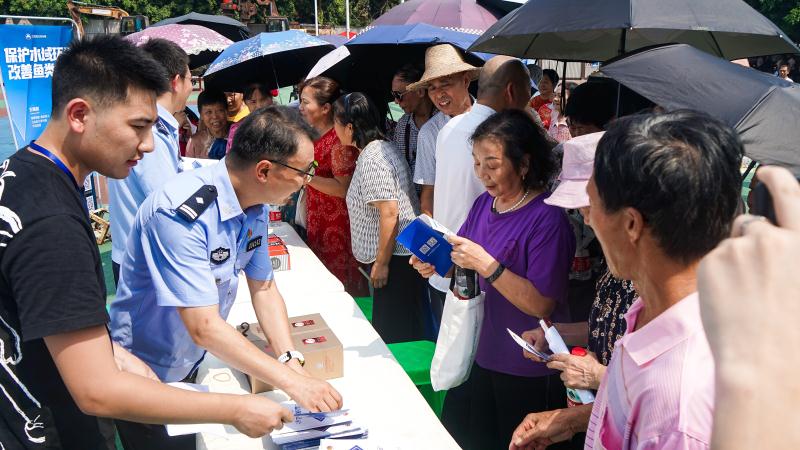 非法捕捞|江北区打击非法捕捞宣传活动进社区 倡议市民争做“长江守护人”