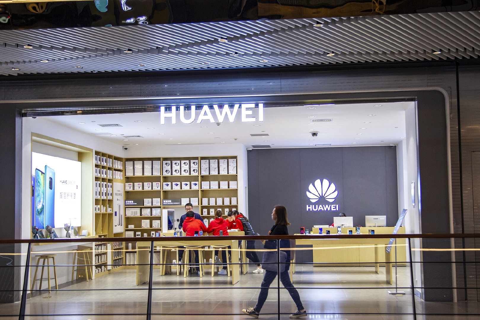 拿下“国内第一手机商”的OPPO，打算弃用华为鸿蒙？