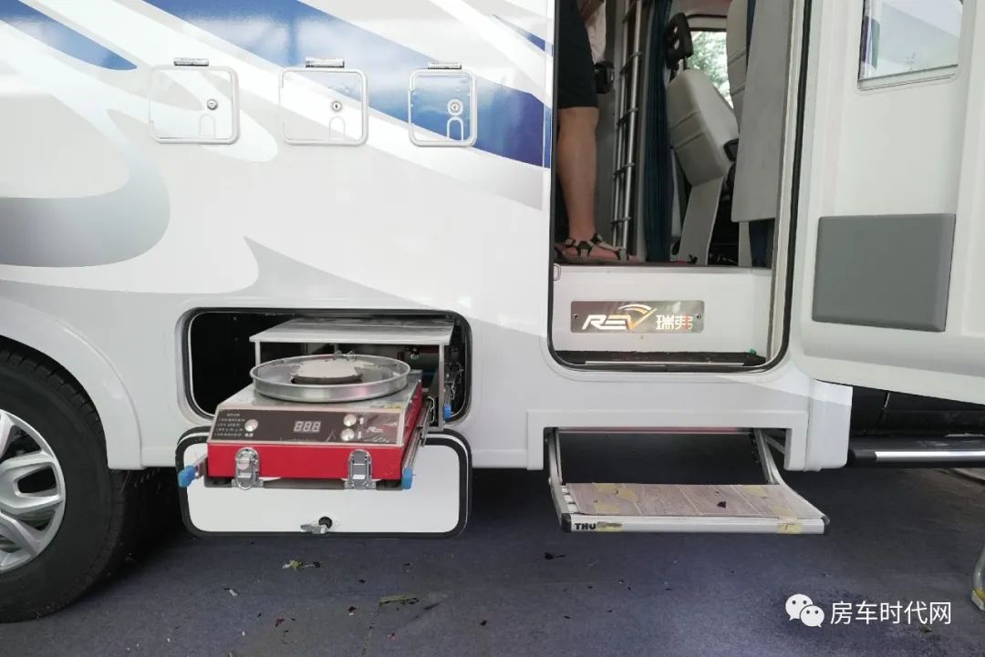 百万级房车 瑞弗S820 进口依维柯双拓展 追求更高品质