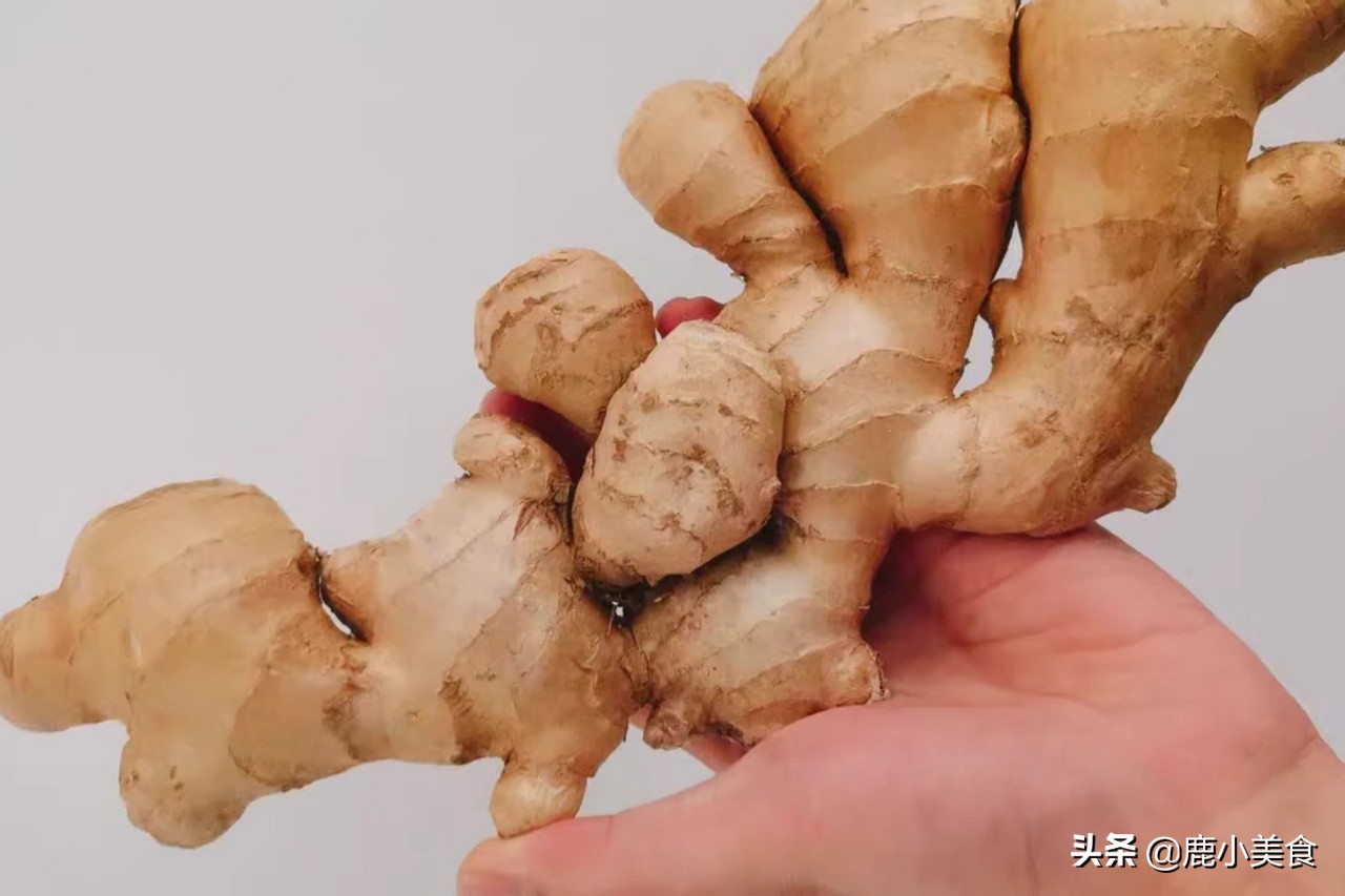 生姜太多不好保存？教你2个储存妙招，生姜不干不长霉，依旧新鲜