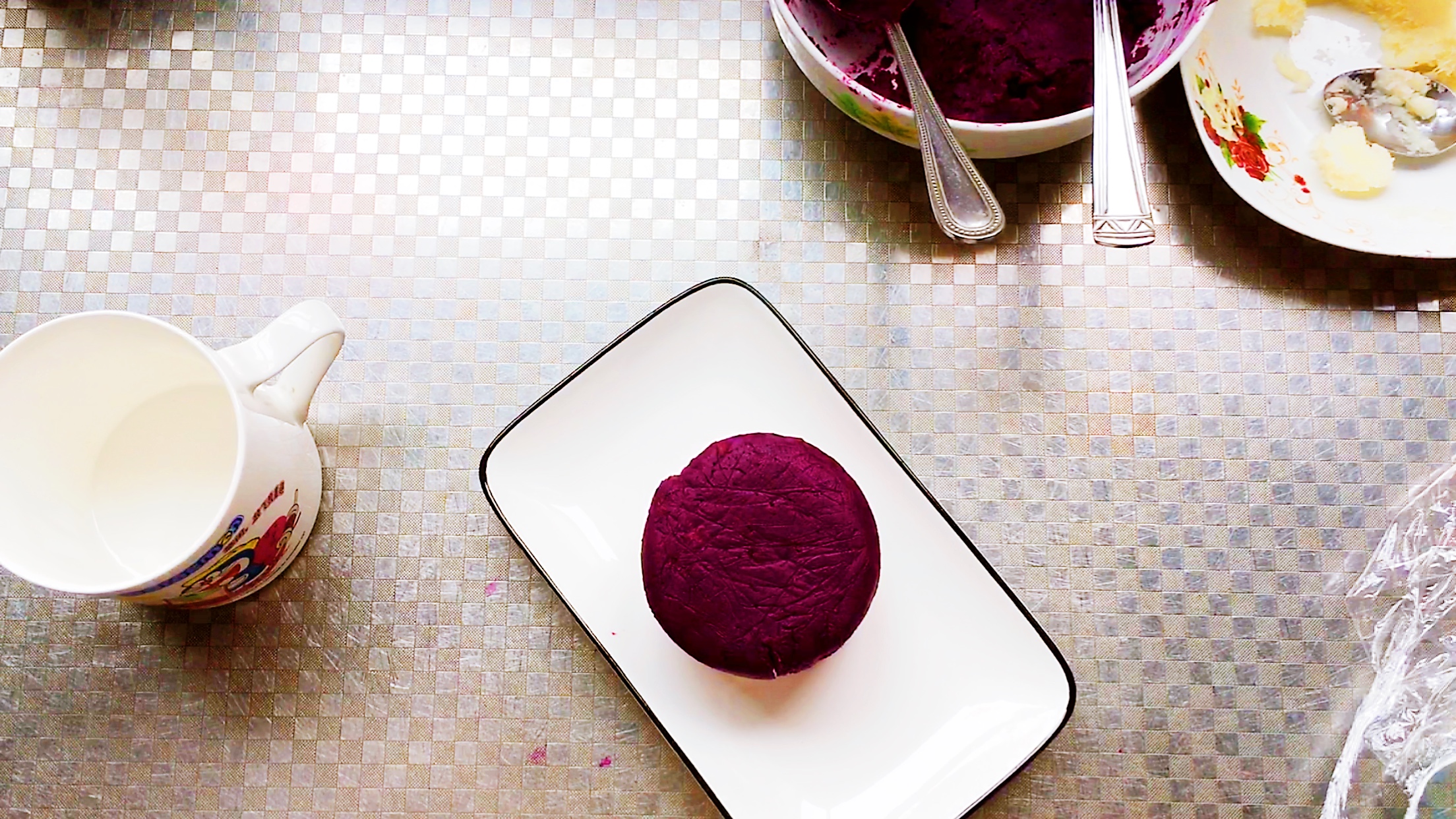 Yoghurt small cake, be good at lienal raise colour, the perfect combination of yam violet potato, do not bake not the cake of decoct