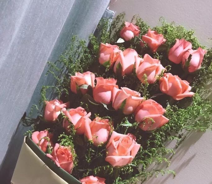 致自己生日感悟的句子，自己生日发朋友圈的说说：承蒙时光不弃图片