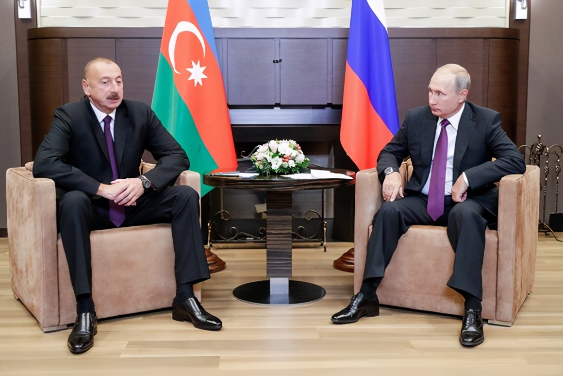阿塞拜疆击落俄战机，外交部﹑防长﹑总统接连道歉，俄外交部回应