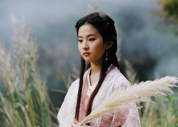 6版王语嫣不比不知道，有人美成经典难忘怀，有人却被嘲像村姑