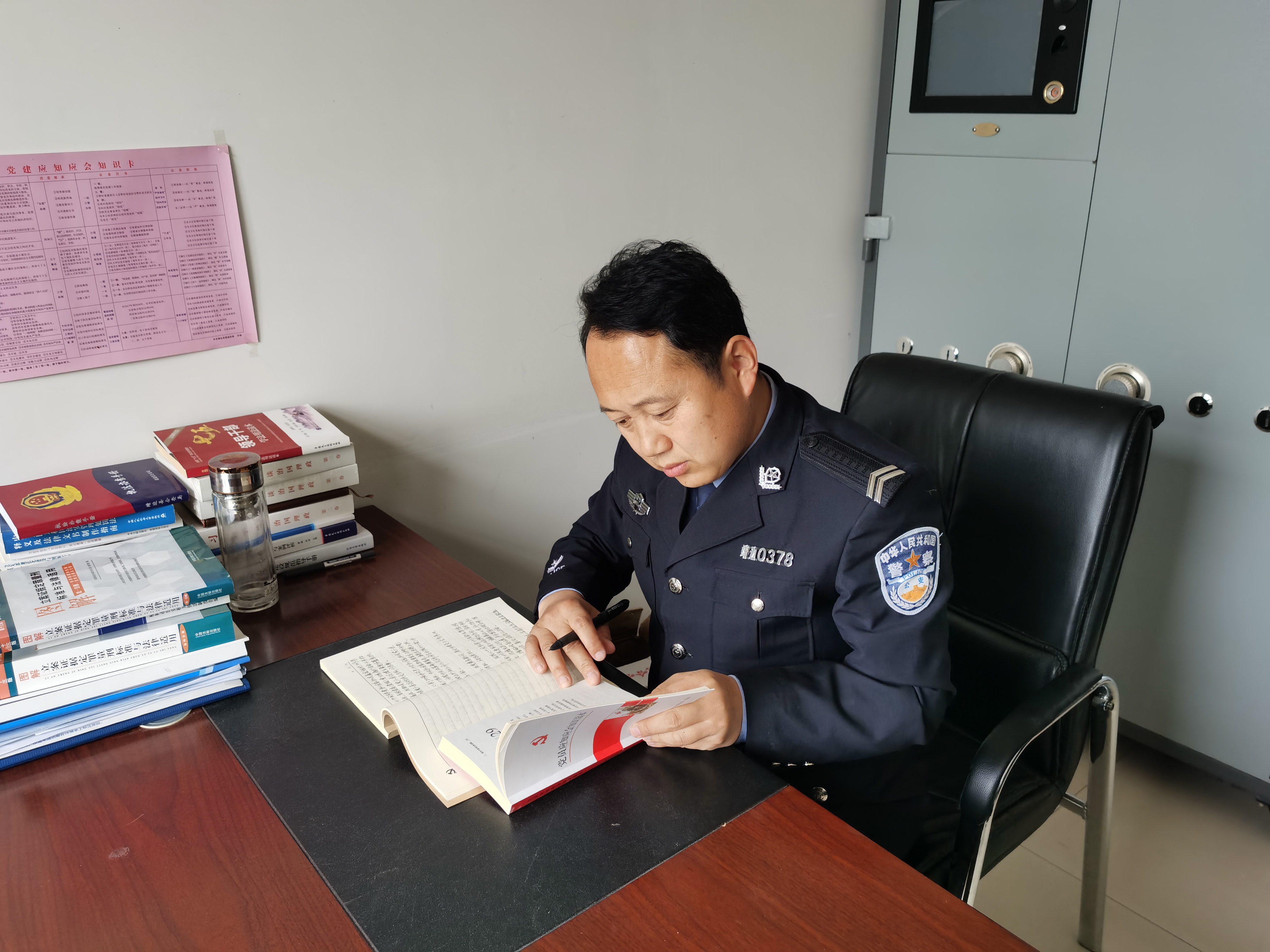 排忧解难为百姓 化解矛盾促和谐——靖边公安小河派出所副所长乔向荣