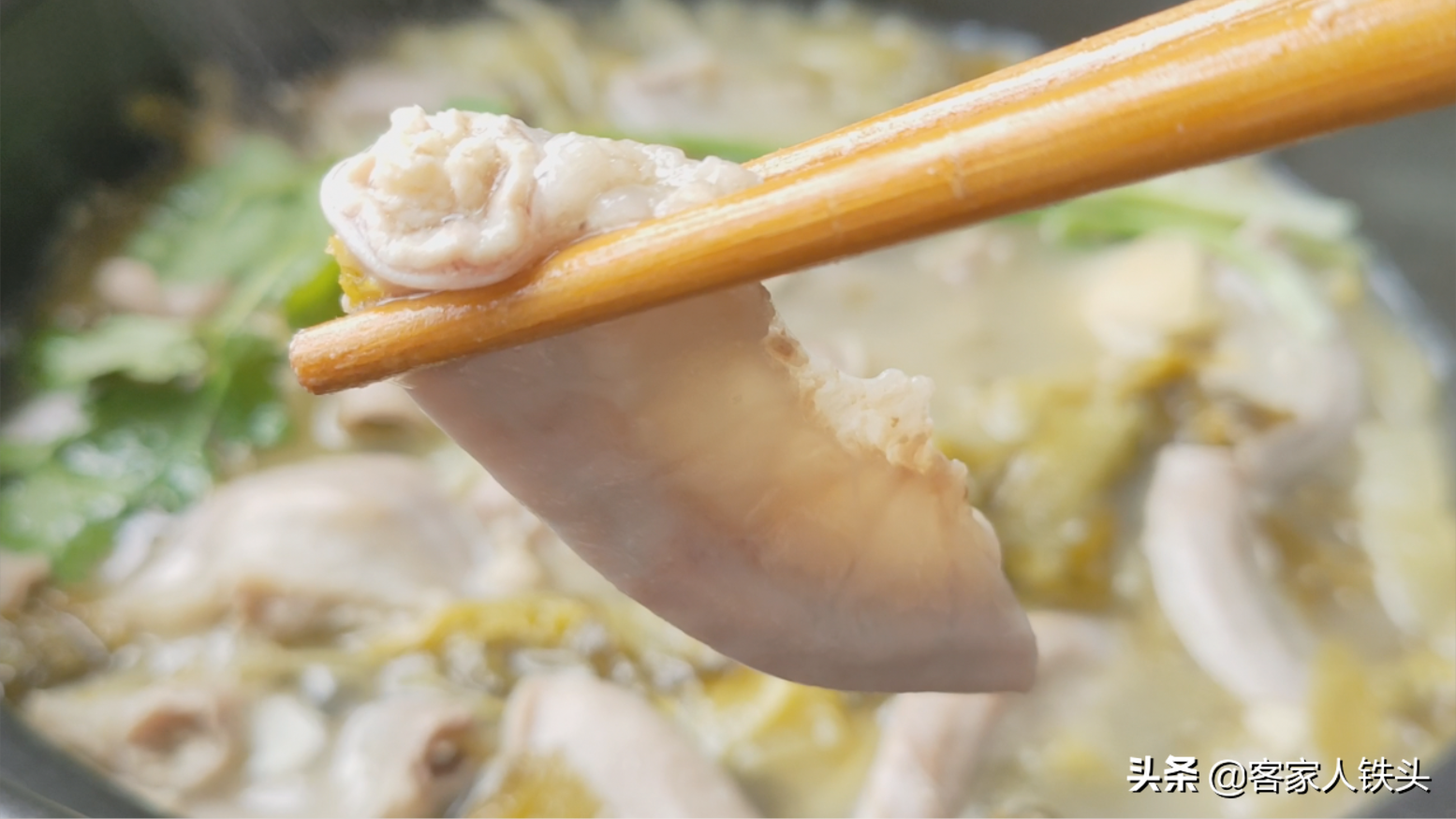 廣東人吃粉腸真有一套，半斤做一鍋，配料有訣竅，鮮嫩開胃營養好