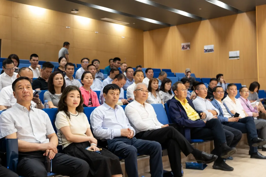 温州市华侨总商会今日赴我校考察与交流