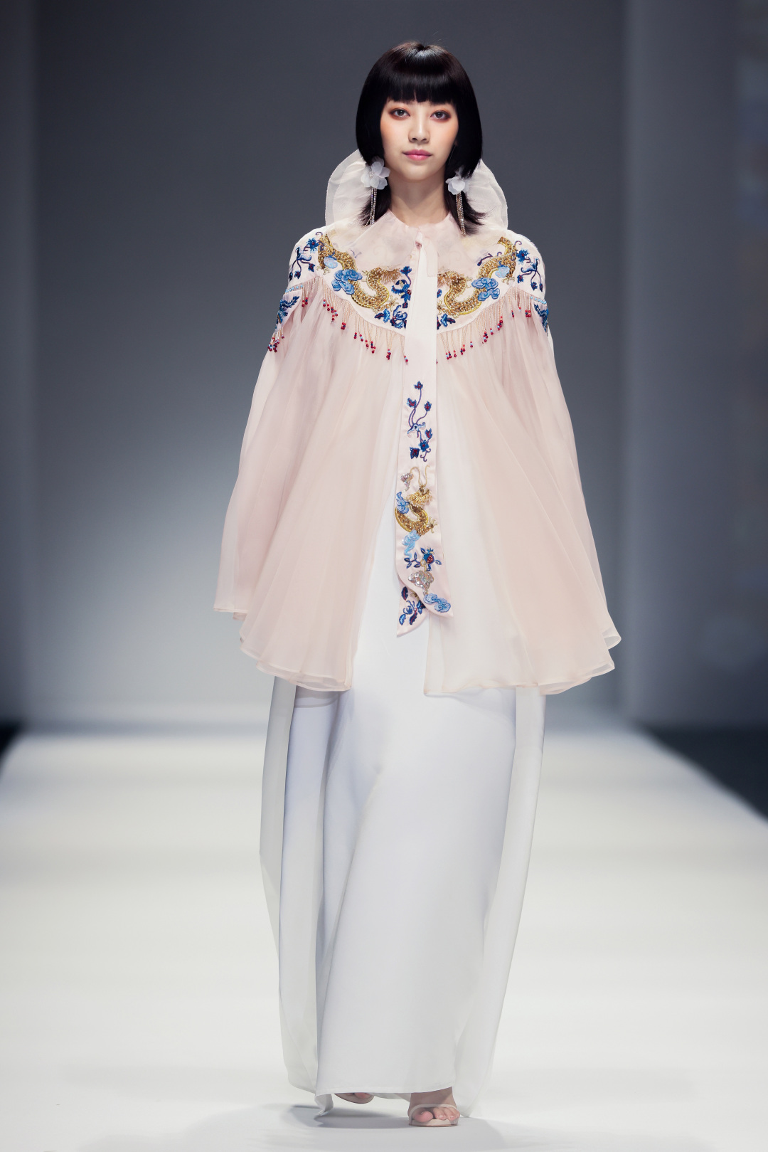 嫵WOO：让东方女人流动的妩媚之美引领时尚