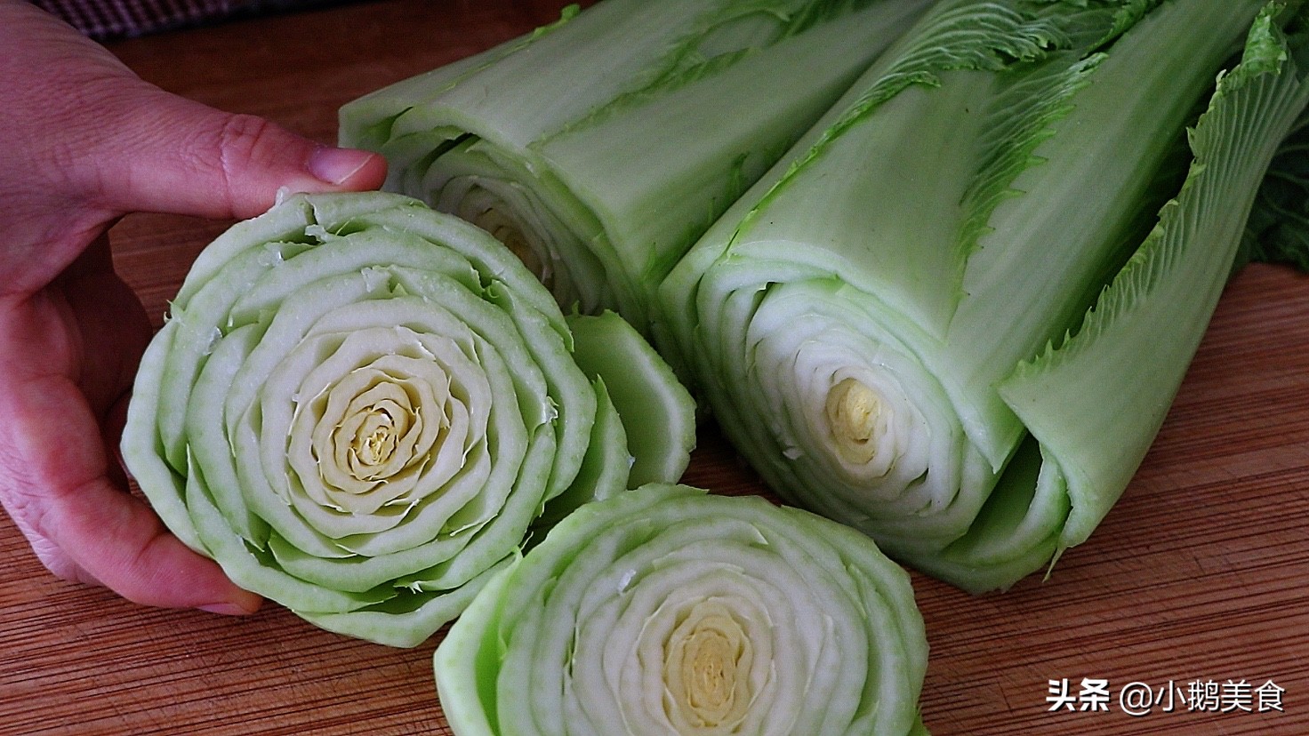 On the first day of the Lunar New Year, this cabbage is "Hundred