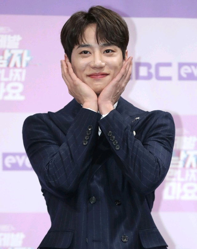 有的愛豆因酒駕被捕，有的卻抓酒駕，模仿男主李濬榮追酒駕獲好評