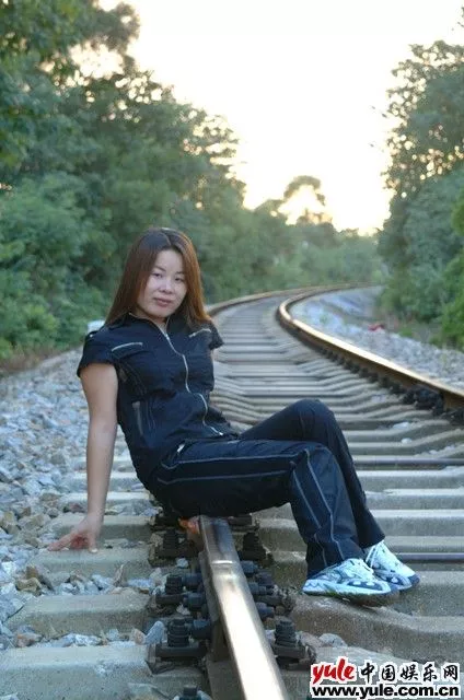 “网红女脱星”流氓燕的豪放生涯