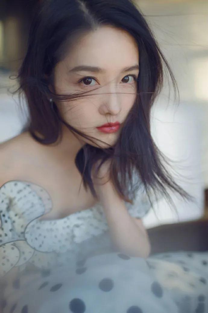 Li Qin sexy and charming photos - iNEWS