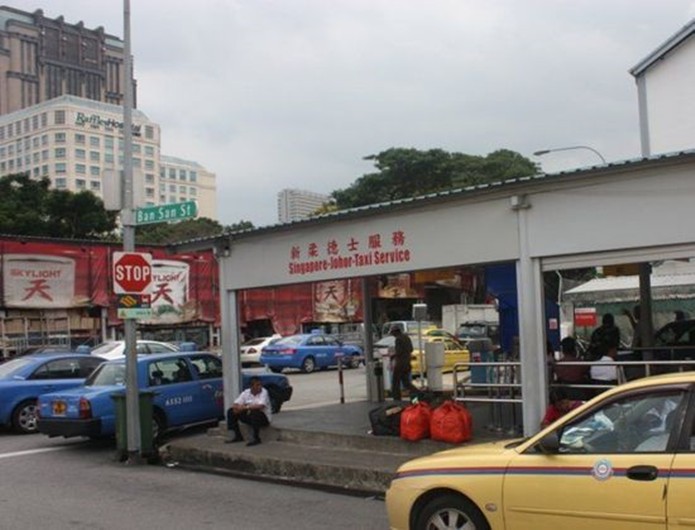 先在新加坡废汉语，后又扶持汉语学校发展，李光耀在“算计”什么
