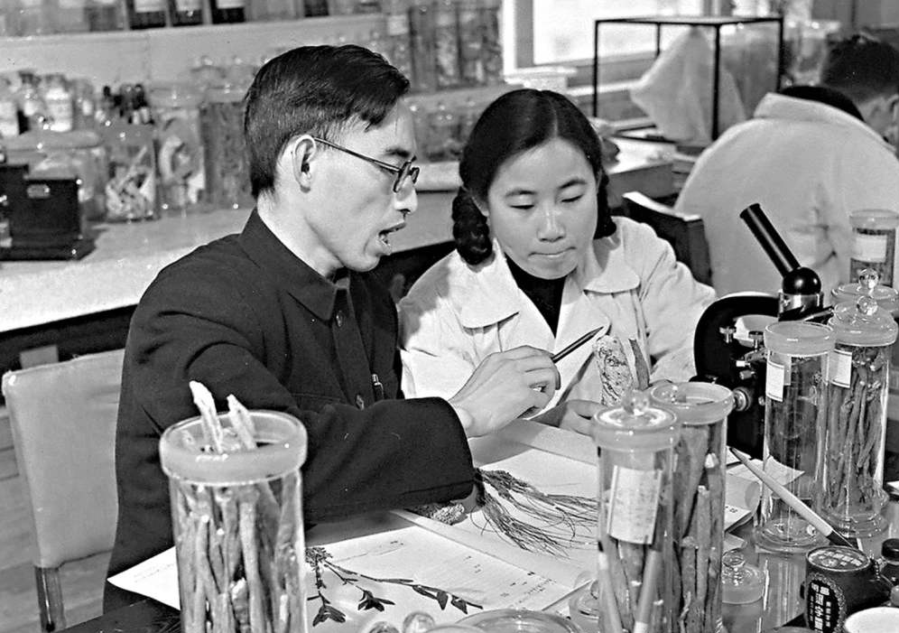 隐身三十年核物理学家回国，被问为何回来？一席话让记者当场泪目