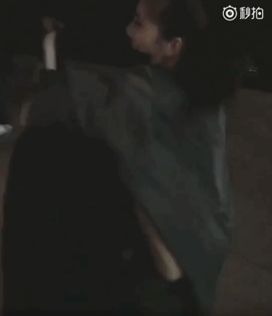 他是富二代，他的女人都不拜金