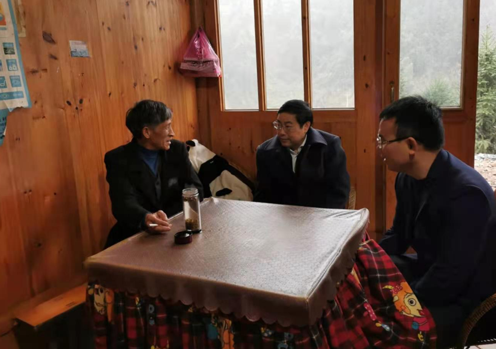 张干太以“四不两直”方式赴溆浦督导脱贫攻坚