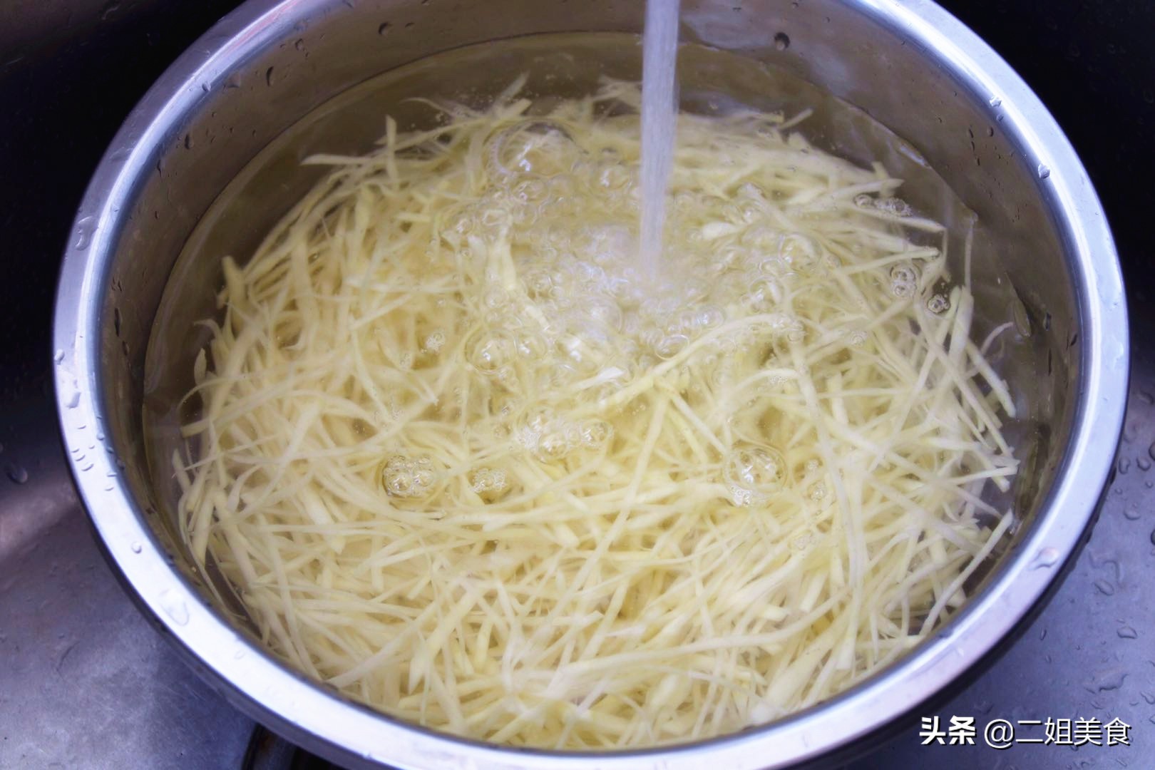 蔬菜是先洗再切，还是先切后洗？很多人没弄清，早知道早受益