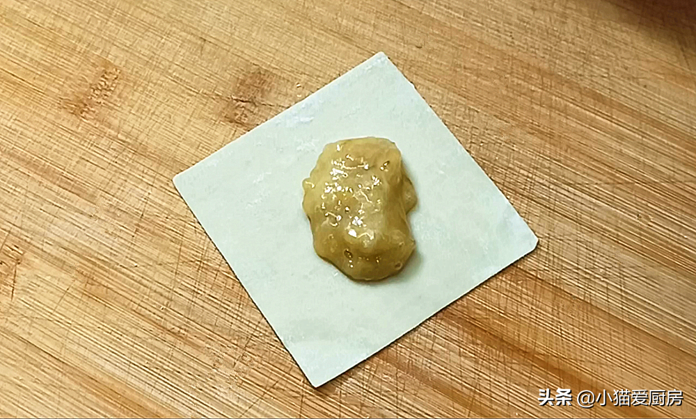 幾張餛飩皮2根香蕉，做一盤“香蕉派”，成本也就幾元錢，特划算