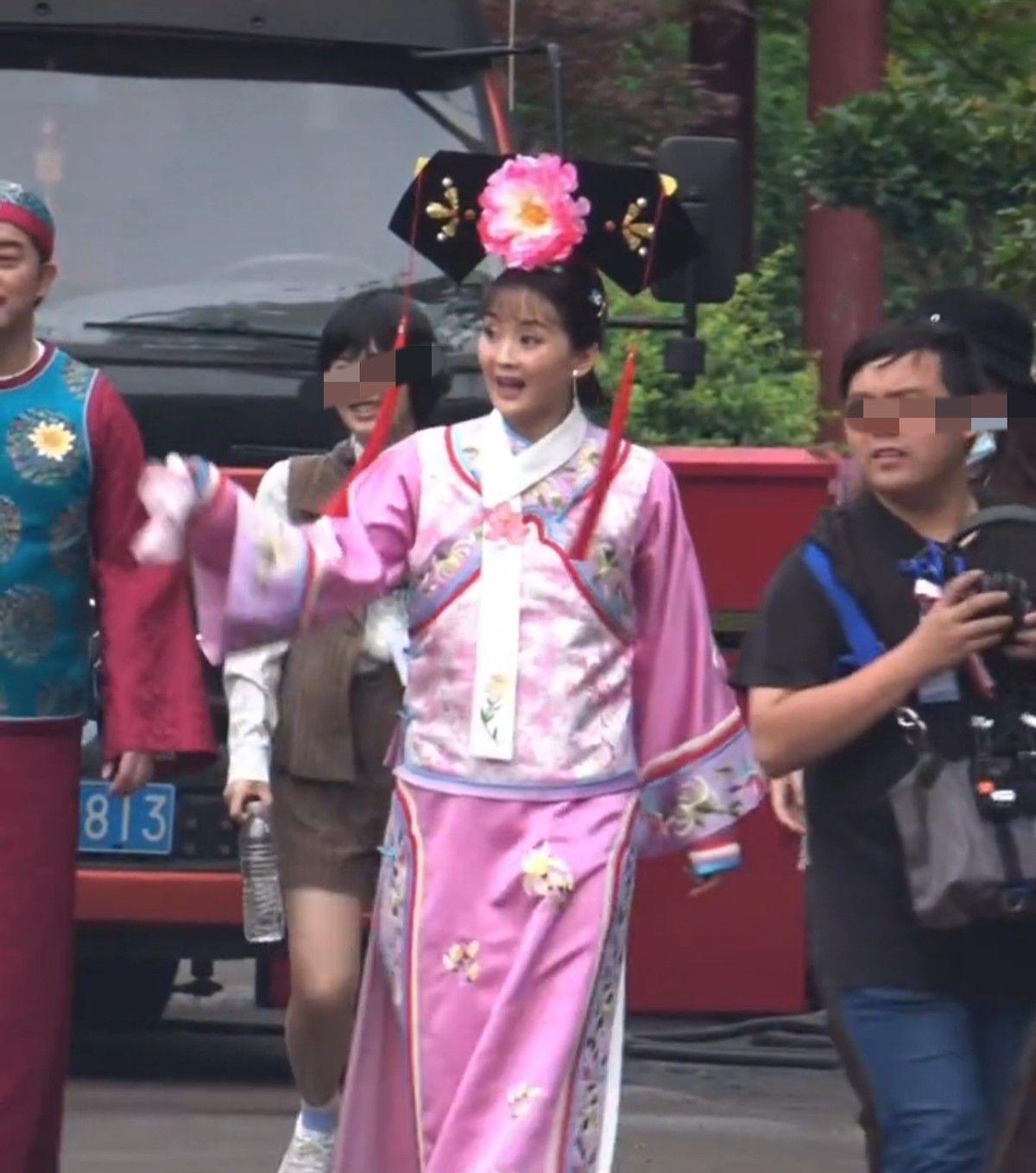 47岁王艳再扮“晴儿”，脸变圆润被指撞脸贾玲？气质仍似从前