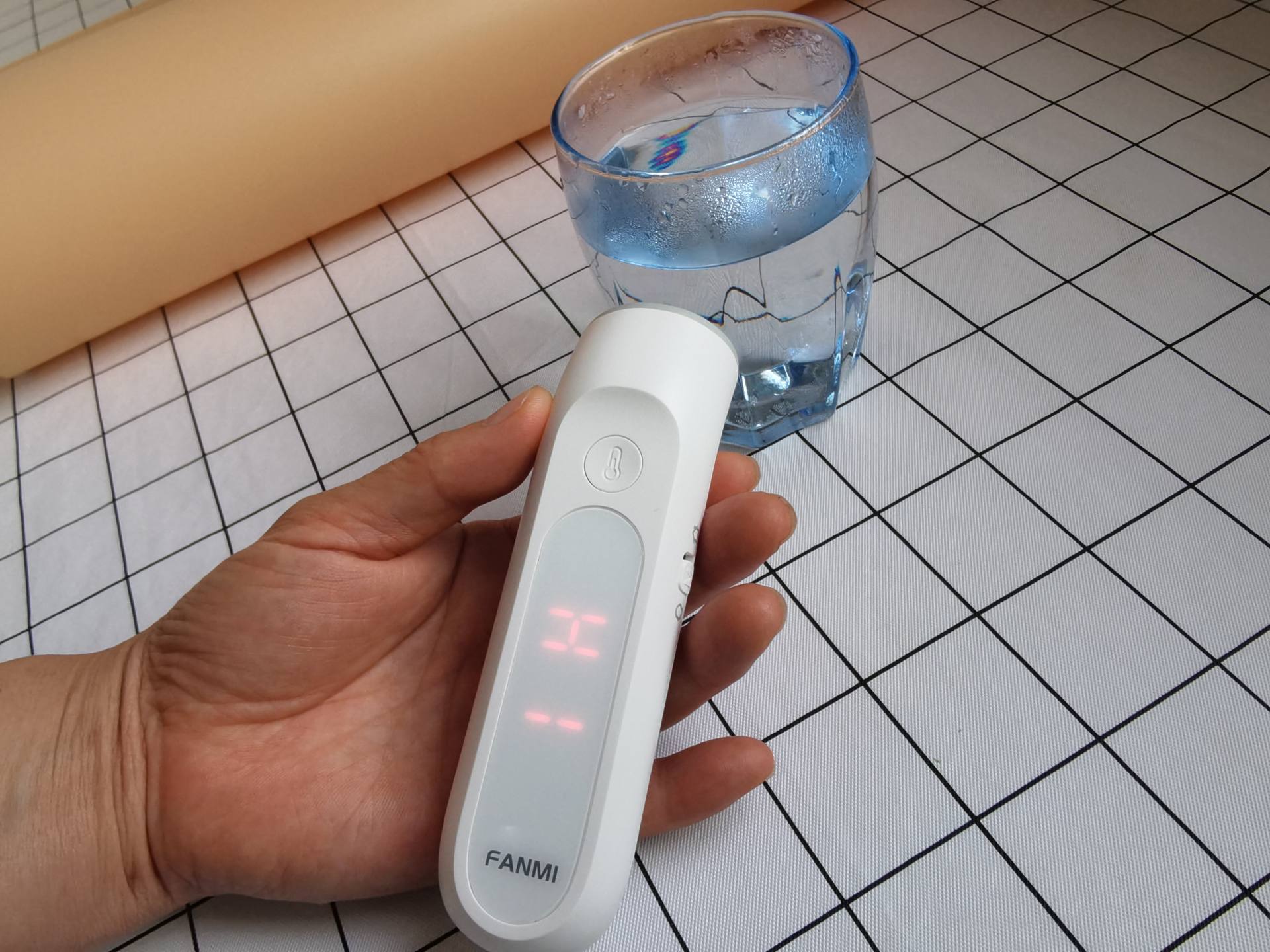 无接触测温新体验——凡米双用额温枪，一秒测温，物人两用