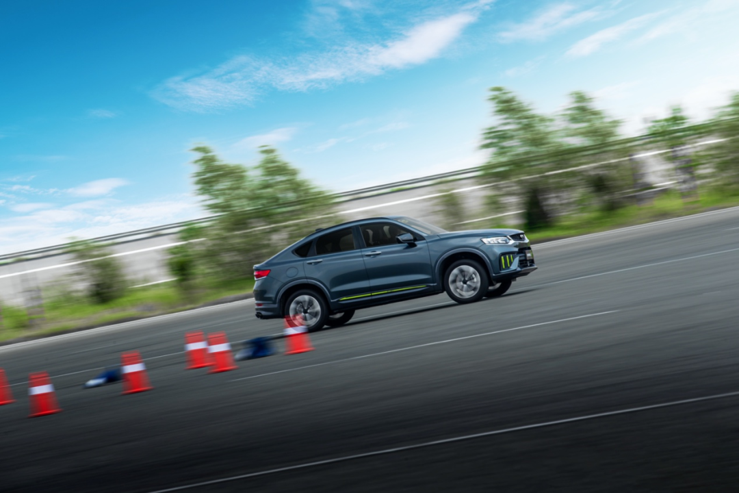 全系2.0T，不到14万起，高颜值轿跑SUV，星越S值得买吗