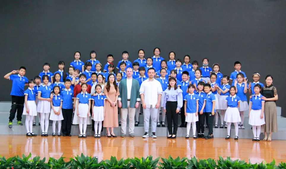 新苗合唱依托国际平台秀魅力丨国际合唱大师莅临双流棠湖小学指导