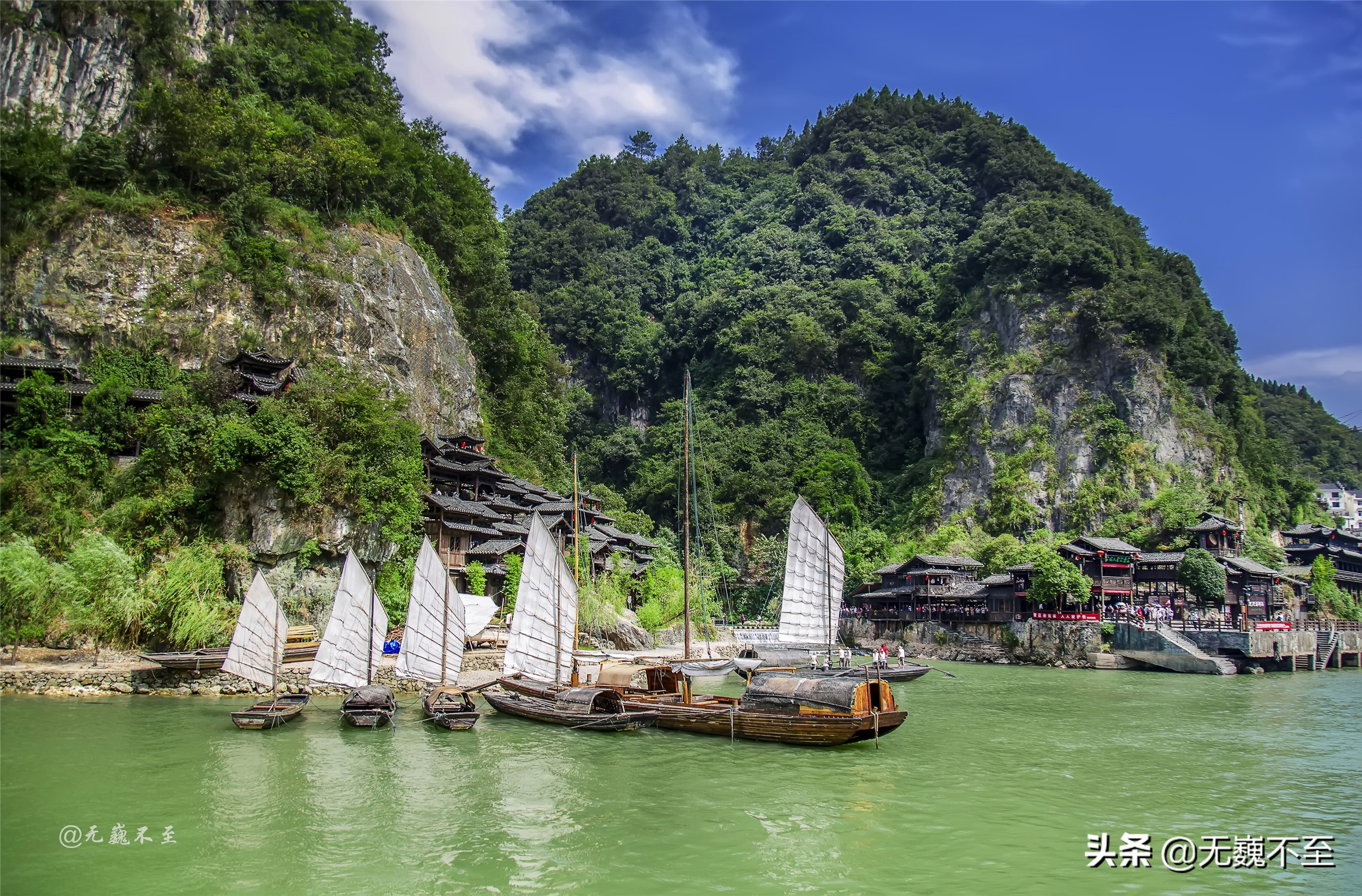 夜发清溪向三峡，灯影凝翠有人家(紫钗记灯街拾翠小桃红)