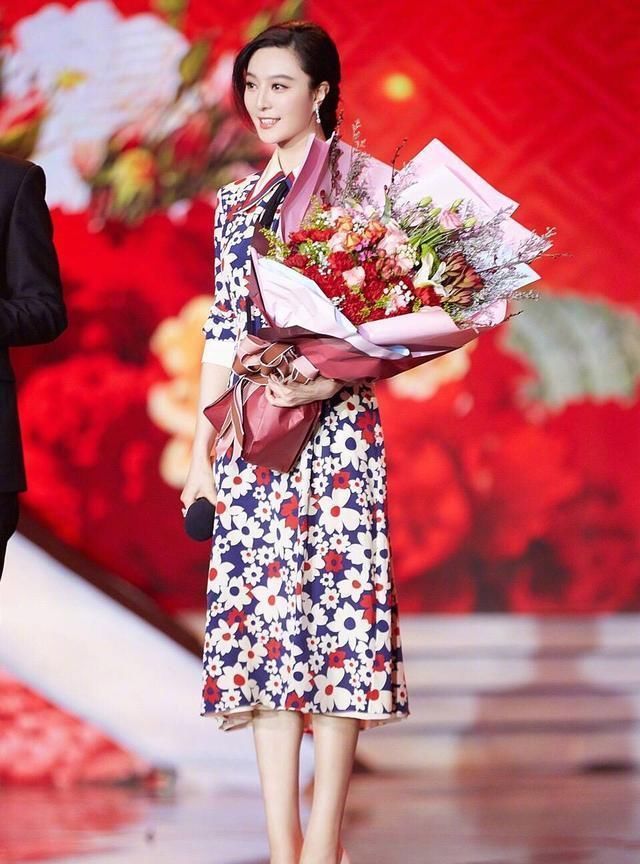 杨颖与范冰冰佟丽娅同台比美，赢了范冰冰却输