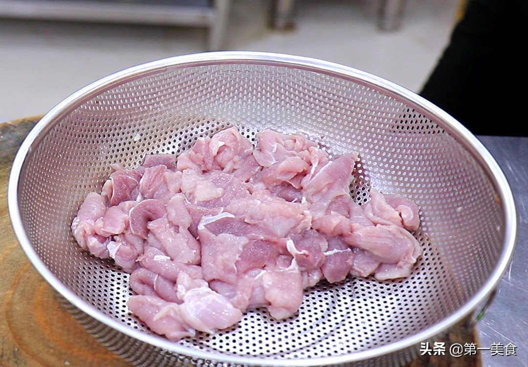 图片[3]-【水煮肉片】做法步骤图 肉片鲜嫩入味 香辣过瘾-起舞食谱网