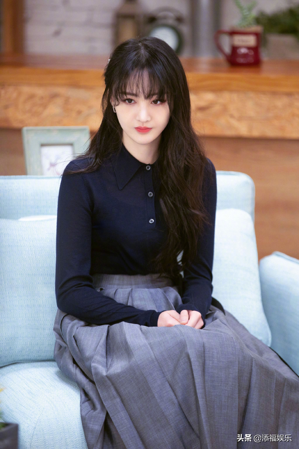 郑爽谈和许魏洲的相识过程，同处一个化妆间却