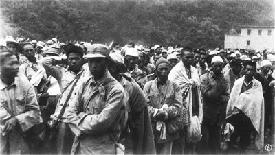 长春之困，我军不让一粒粮一根草进入，后来高