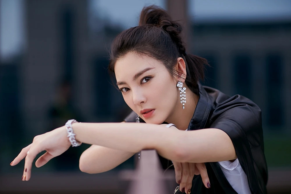 杨幂轧戏得罪片方？肖战解禁了？张雨绮受伤了