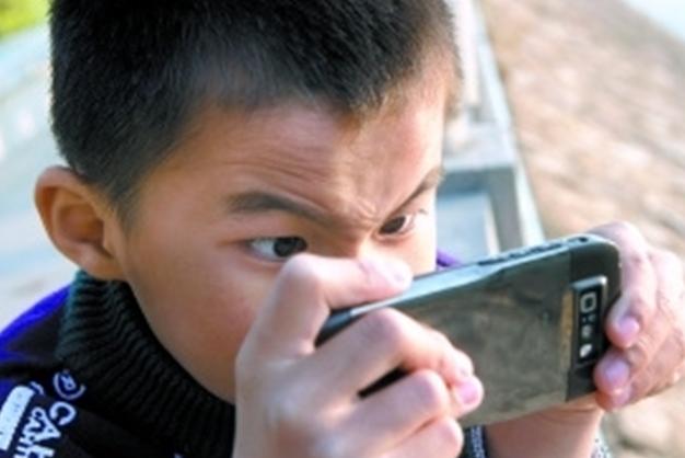 孩子上小学就要买手机吗？家长无所适从，哪个年纪配手机更妥当？