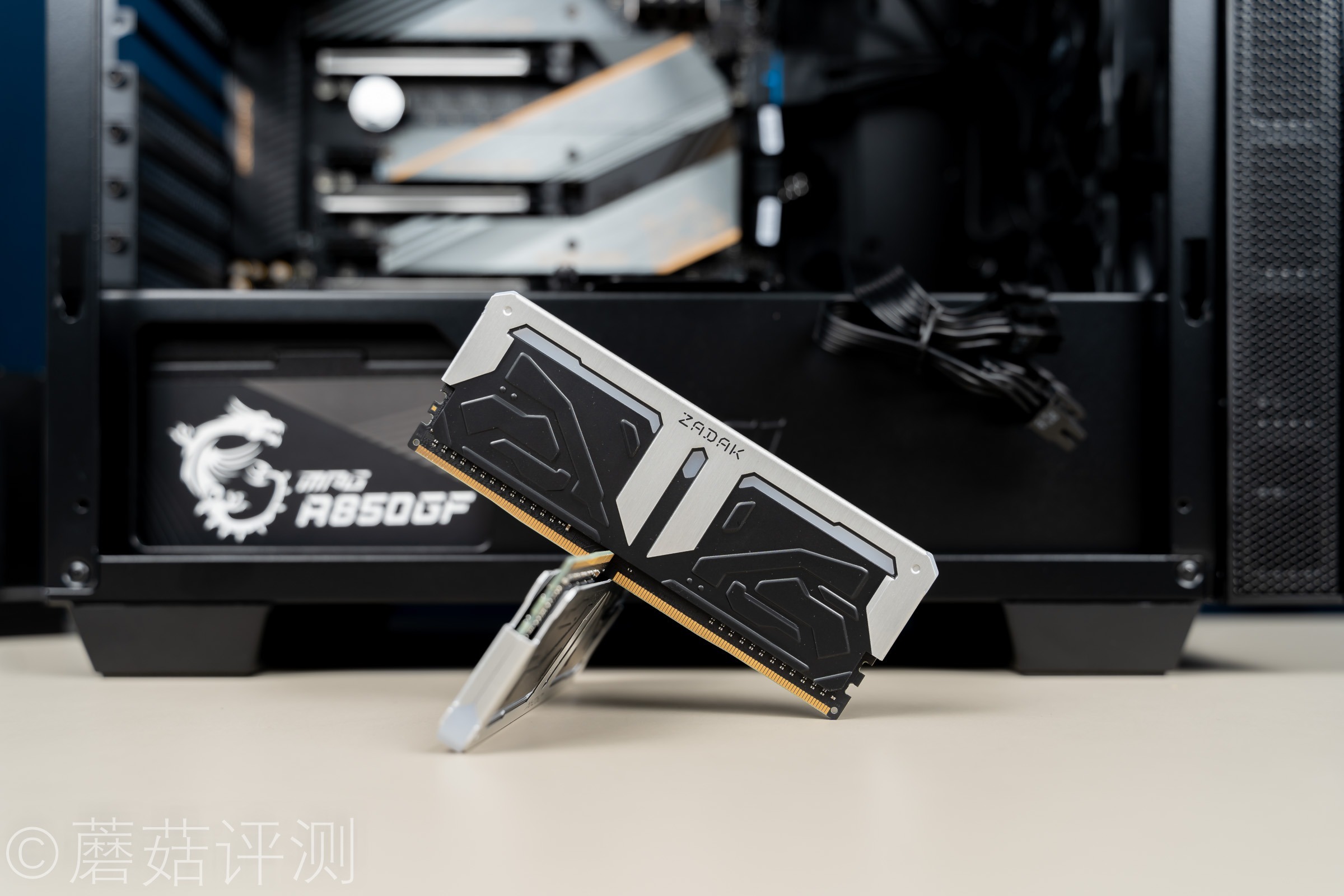 原来整机还可以这样装！微星MAG幻彩佩龙斧I9 10900K主机 拆解评测