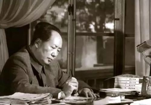 毛主席最经典的10句诗词，句句充满智慧，写尽了人生