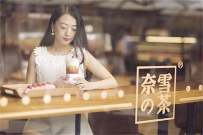 奈雪上市！新式茶饮第一股：一场“相亲”成就茶饮第一股