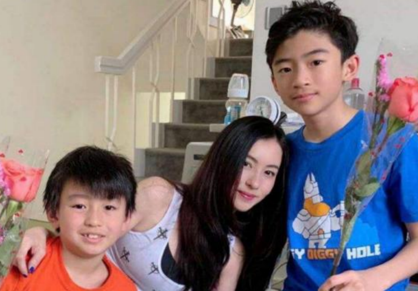 张柏芝三儿子曝光，高颜值超越两个哥哥，网友