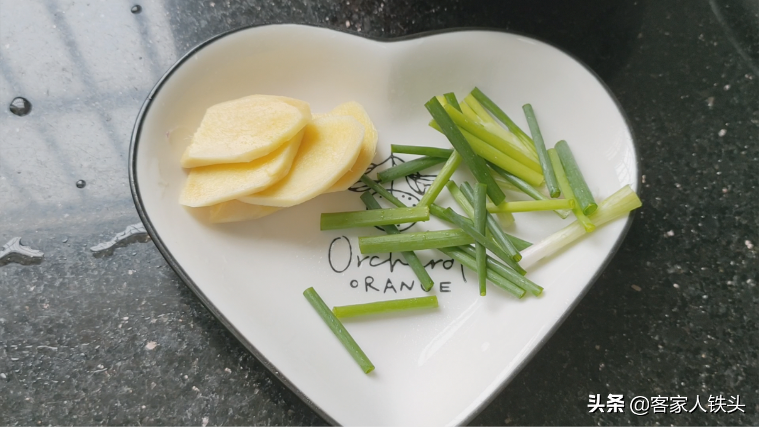 鮑魚怎樣做吃好？ 加半隻雞教你廣式吃法，營養好吃，一鍋汁都吃光