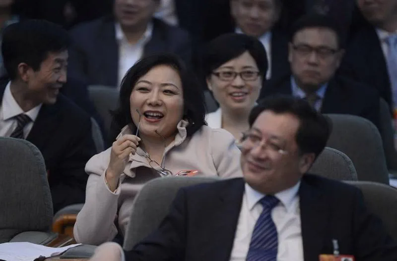 从女记者到身价990亿的女首富，她凭什么是地产