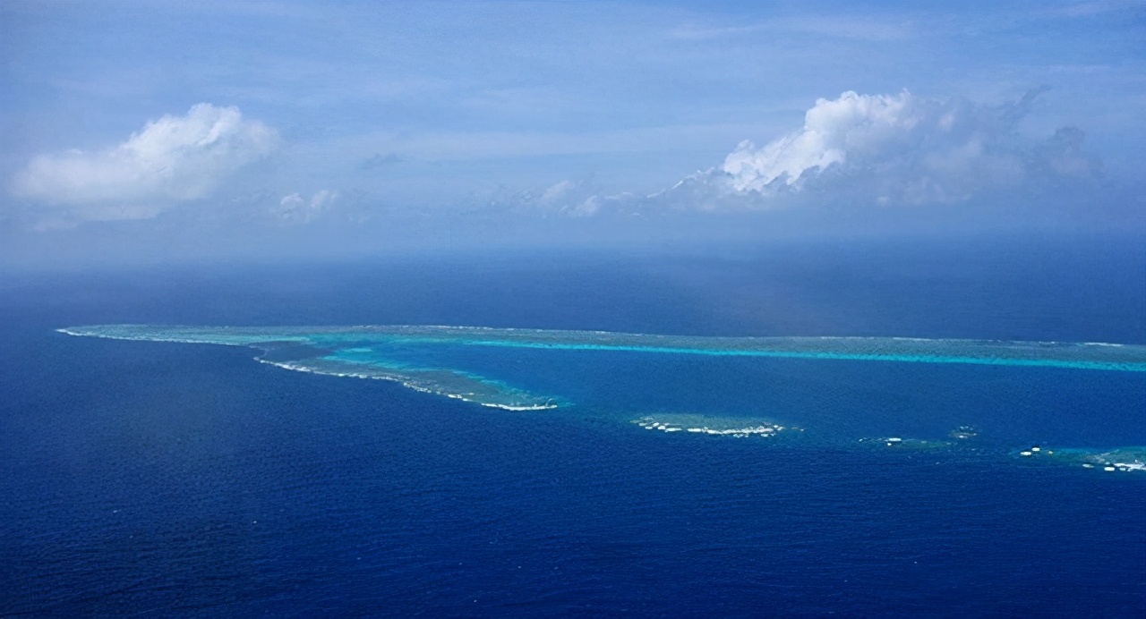 菲军赖在仁爱礁22年，吃饭靠捕鱼晒干：估计这里有100万只蟑螂