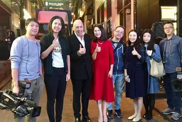 他放弃美国和加拿大国籍，富商带100亿家产，加