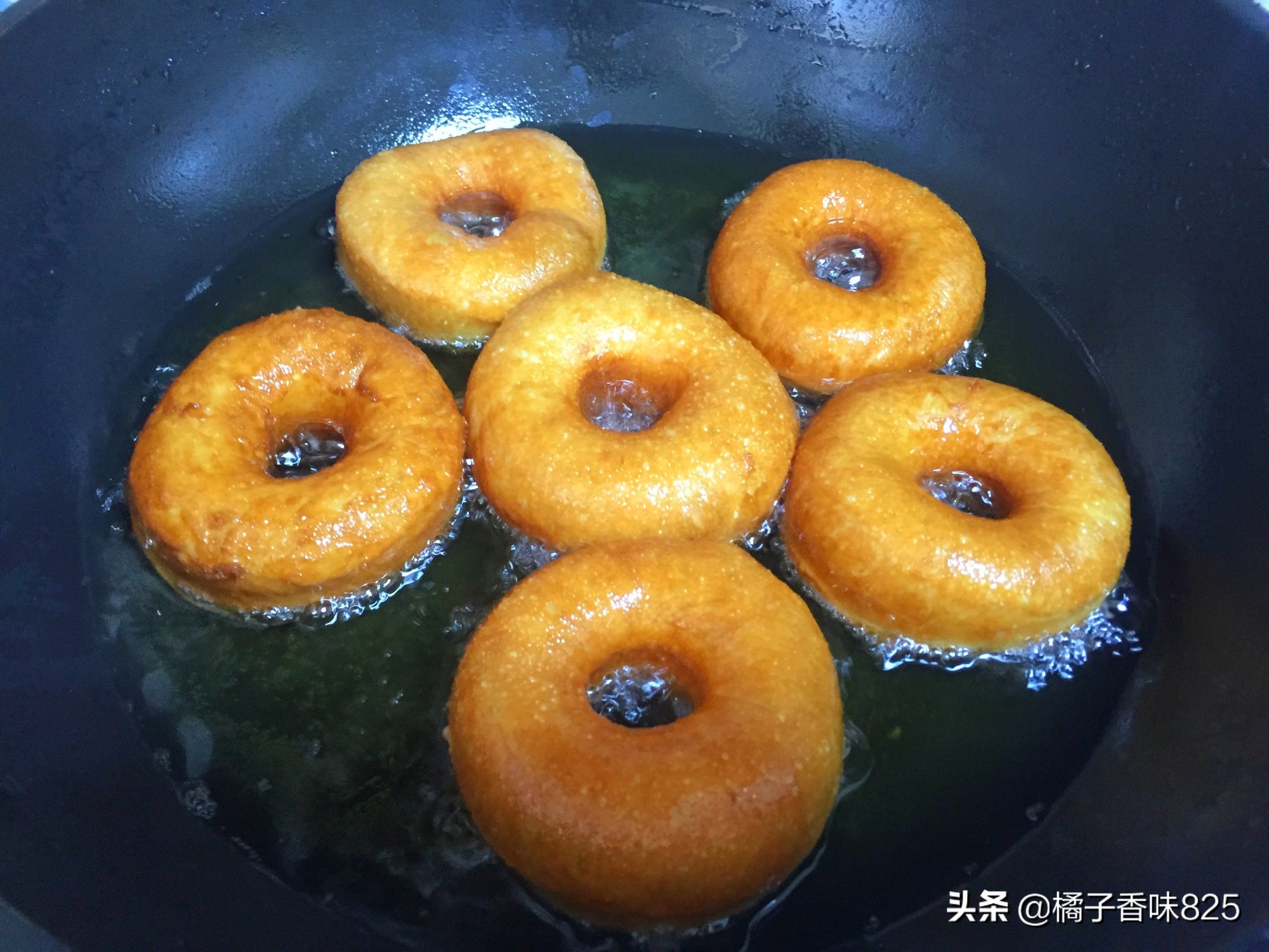 甜甜圈在家做，告別點外賣，蓬鬆酥軟吃起來就收不住嘴，太簡單了