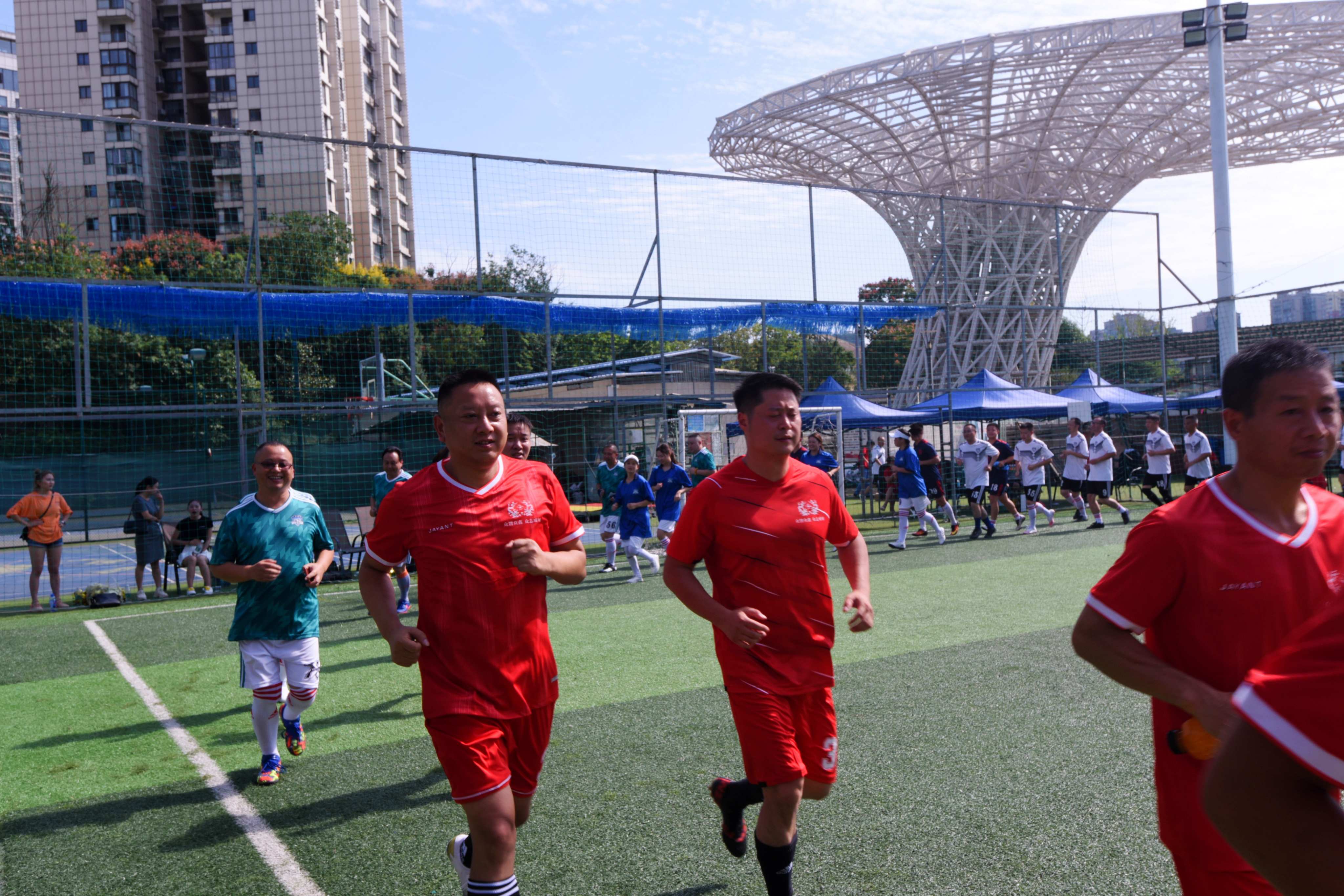 体育|“众智众鑫”杯0910足球友谊赛在绵阳圆满举行